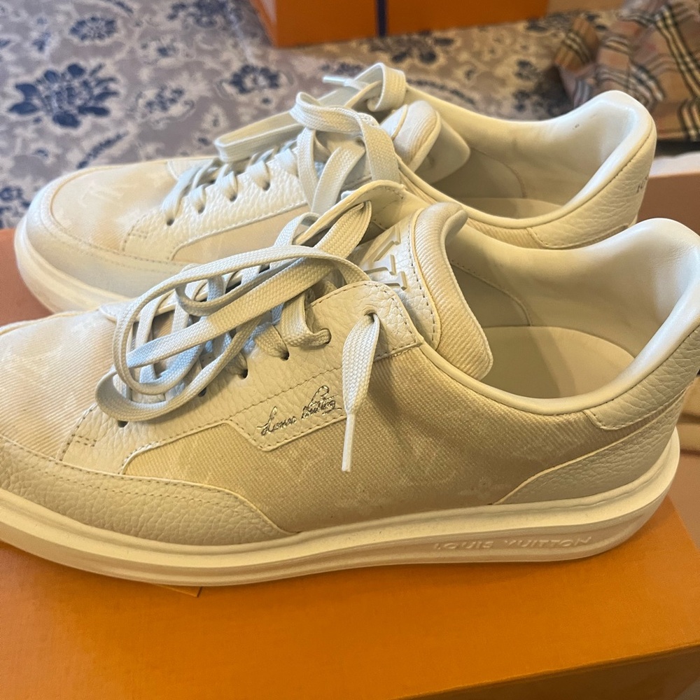 Beautiful 100% authentic Louis Vuitton trainer Sneakers size 9 US 7 UK.Made in🇮🇹